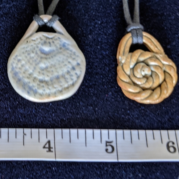 Assorted clay necklaces - Picture 3 of 3